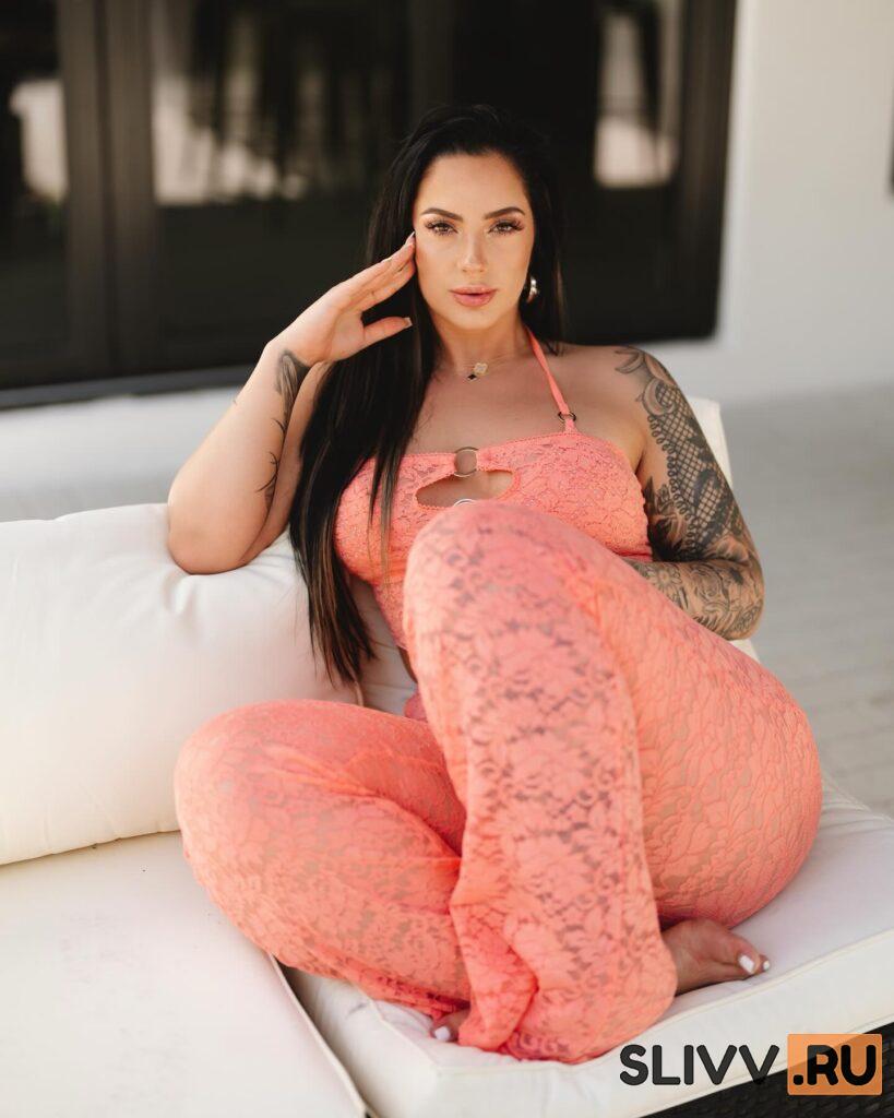 Naomi Foxx